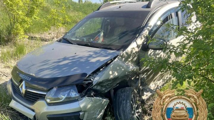 Водитель Renault пострадал в ДТП с 