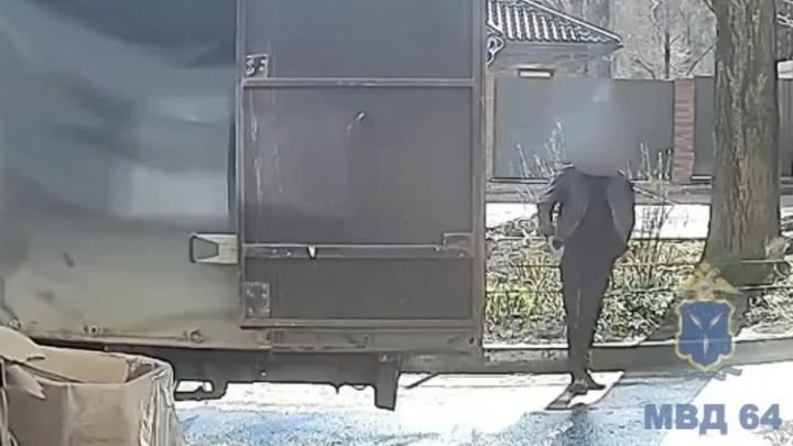 Саратовец украл кондиционер во время разгрузки