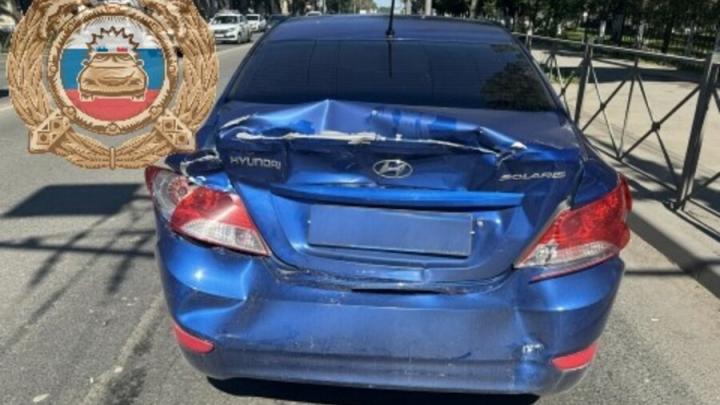 Автобус въехал в иномарку в Саратове