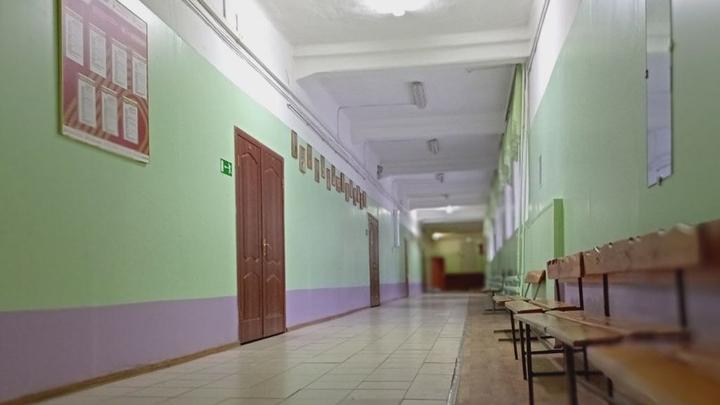В Саратове для новой пристройки школы №94 закупают мебель
