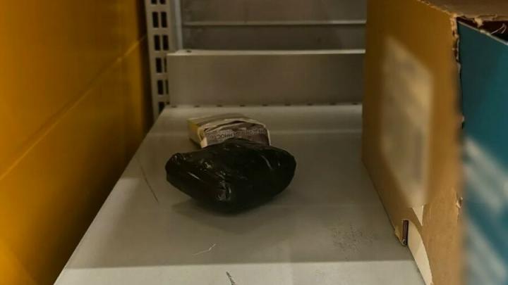 В Энгельсе наркоторговец из Тюмени устроил тайник на полке супермаркета
