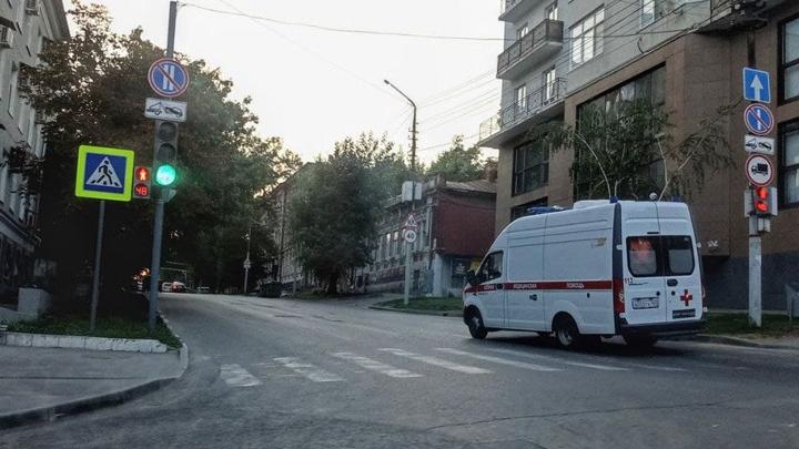 В Балакове рабочему зажало руку раскаленным прессом: заведено дело