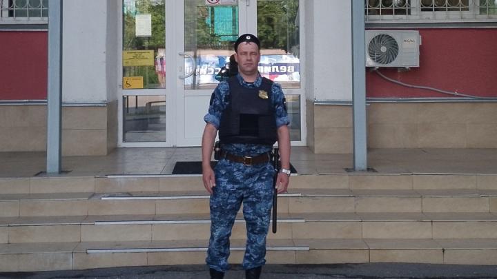 В суде Аткарского района пристав помог посетителю во время приступа эпилепсии