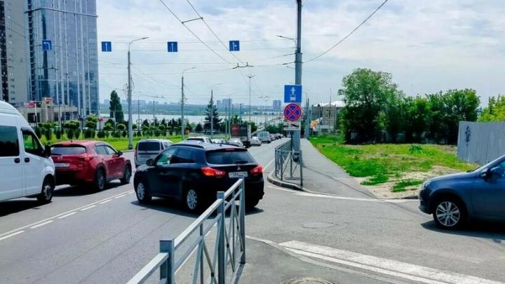В Саратове изменили схему движения на Славянской площади и Большой Горной