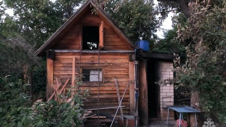Под Саратовом пенсионерка получила сильные ожоги, разжигая печь в бане
