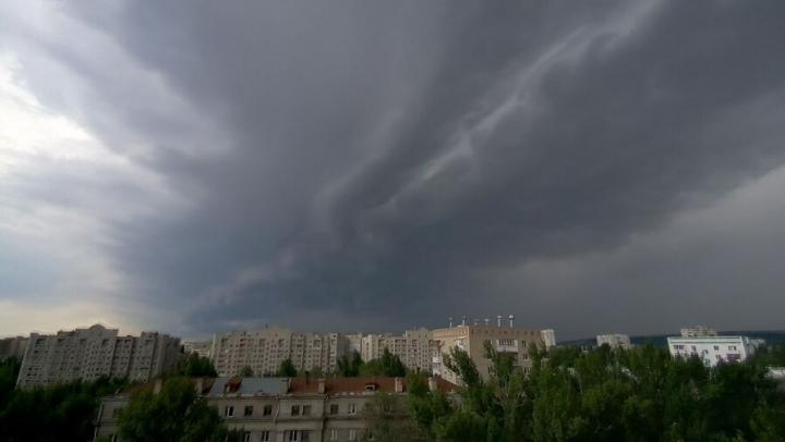 В выходные Саратовскую область накроют дожди с грозами
