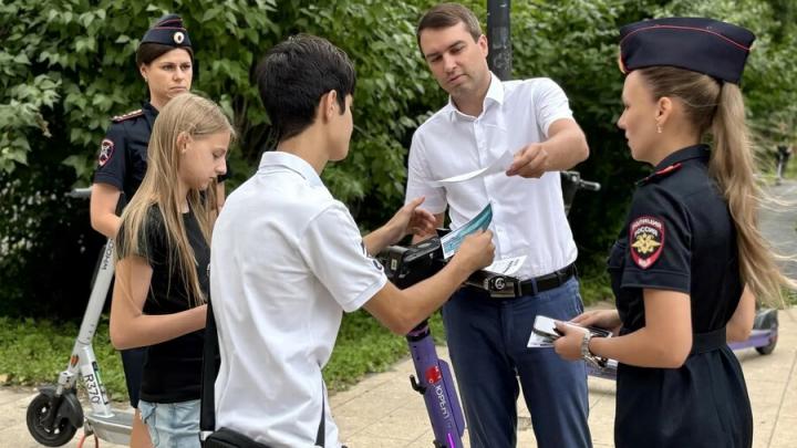 Штрафы и беседы: в Саратове на Рахова ловили электросамокатчиков