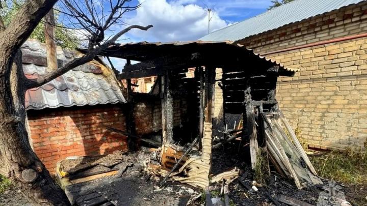 В Саратове за выходные в пожарах в банях пострадали женщина и подросток