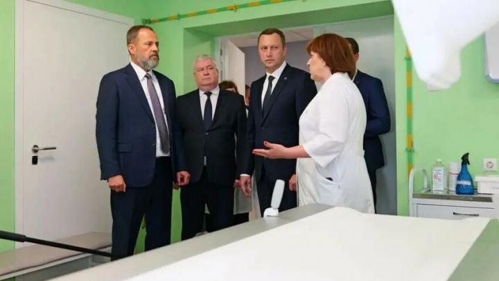 Полпред Комаров проверил новую поликлинику в Энгельсе
