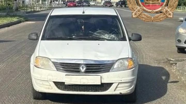 В Саратове иномарка сбила девушку на электросамокате