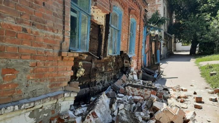 В Саратове рухнул «волнообразный» дом