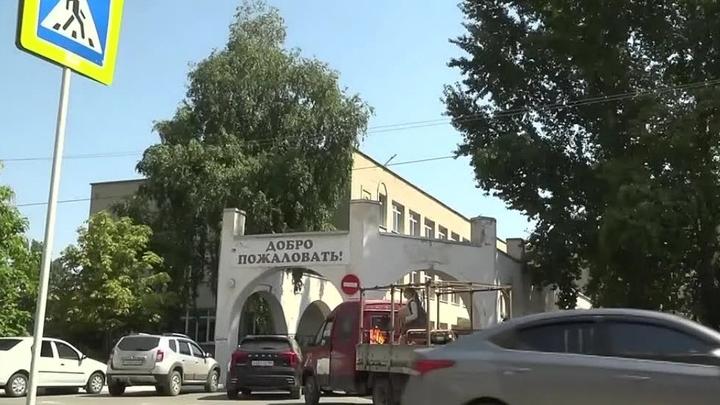 В Энгельсе впервые за долгое время устанавливают предупреждающие макеты у социальных объектов