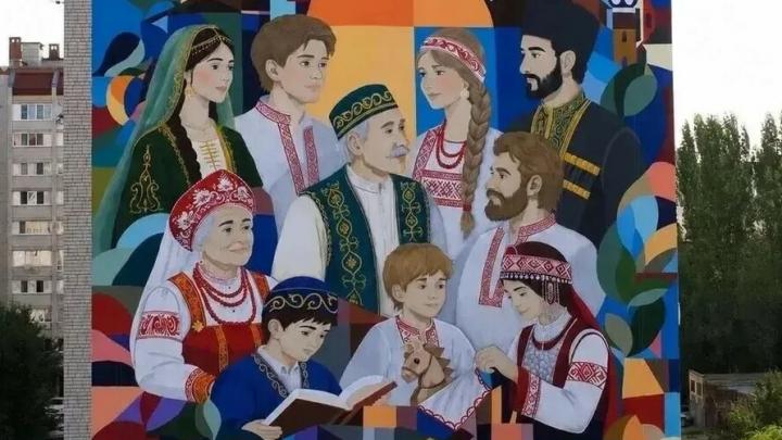 Новый мурал «Лица одной страны» появился в Энгельсе