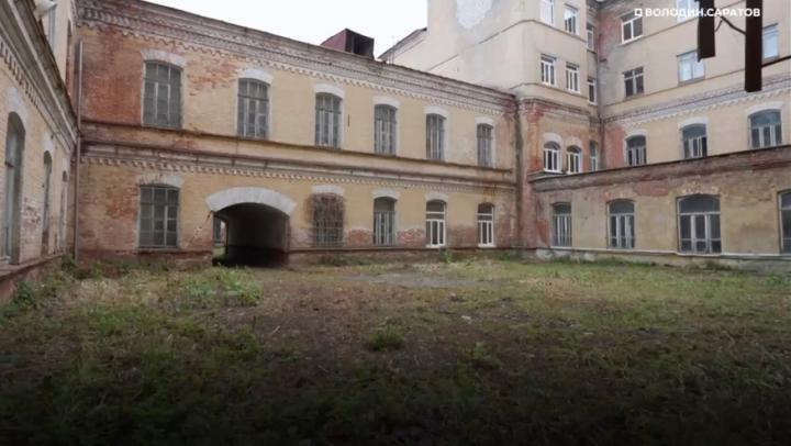 В саратовском колледже Яблочкова срочно отремонтируют крышу и санузлы