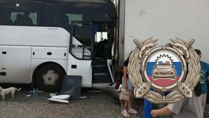 В Саратовской области возбудили уголовное дело после ДТП с автобусом и грузовиком