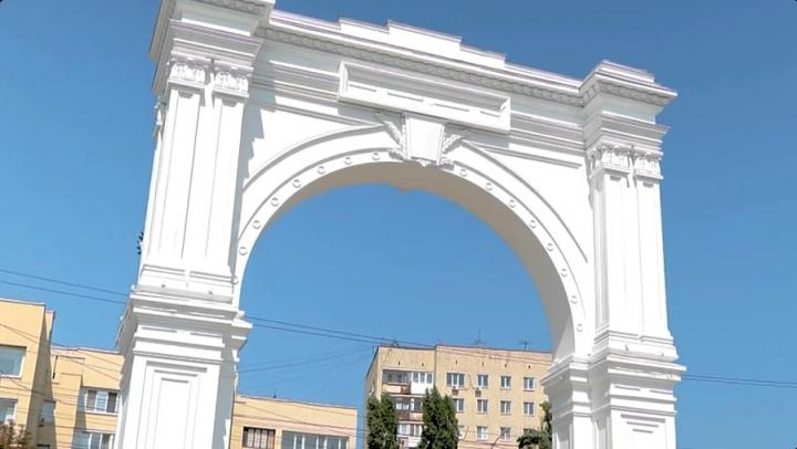 В Саратове достраивают спуск к Волге у Триумфальной арки