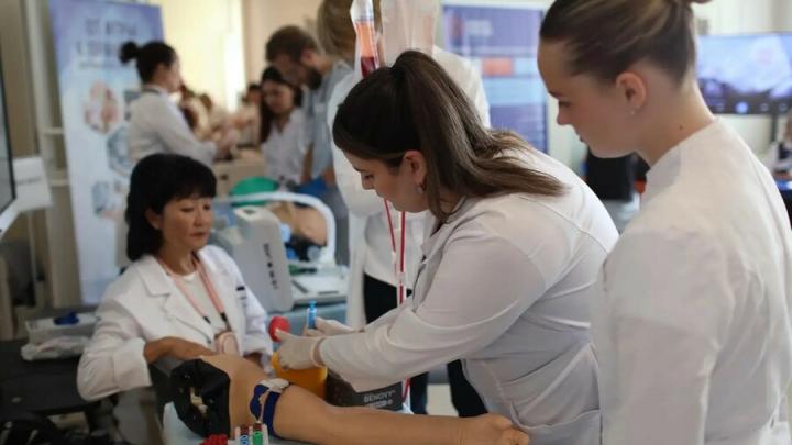 Реанимация младенца и забор крови: чему учат будущих медиков в Саратове