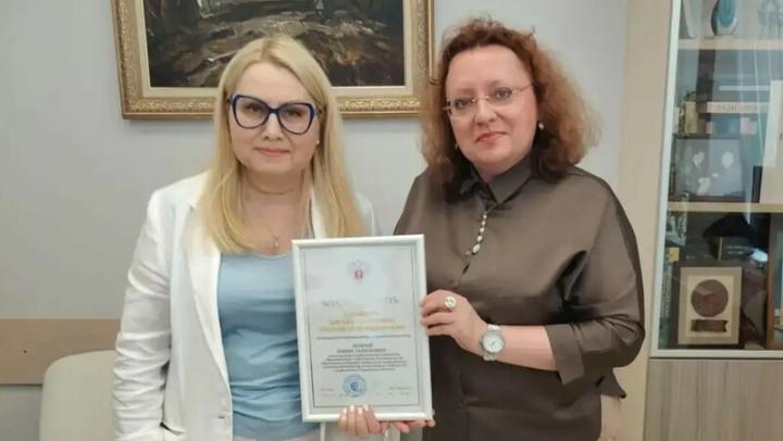 Главным врачам двух саратовских клиник вручили благодарности федерального министра здравоохранения