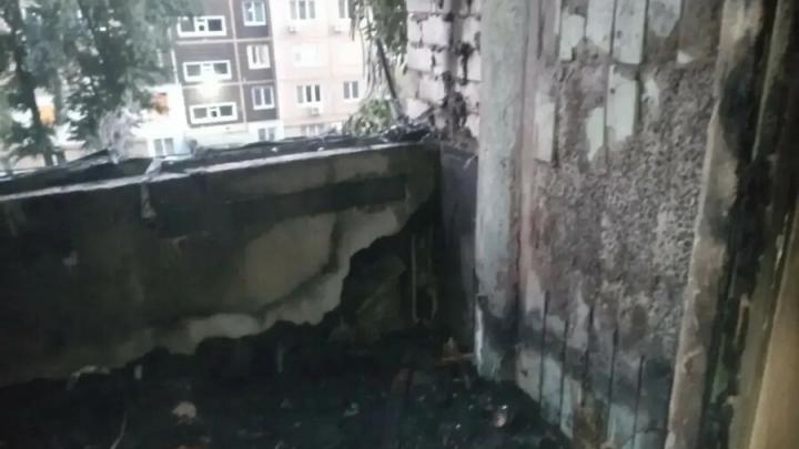 В Саратове горели балконы многоэтажки, а в Балакове из горящей квартиры спасли 11 человек