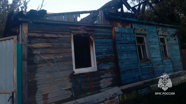 За сутки в Саратовской области потушили 43 пожара: от квартир в многоэтажках до трактора в поле