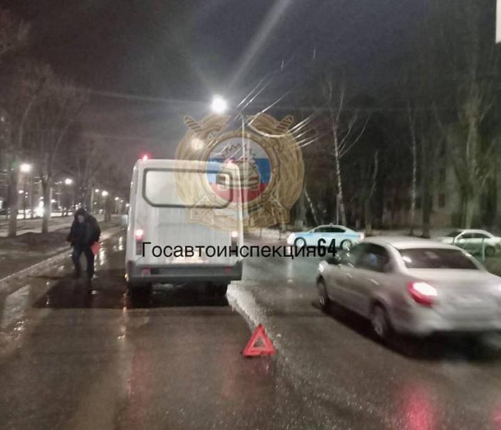 В Заводском районе Саратова маршрутка сбила несовершеннолетнего 