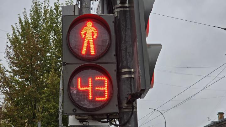 В центре Саратова временно отключат светофор