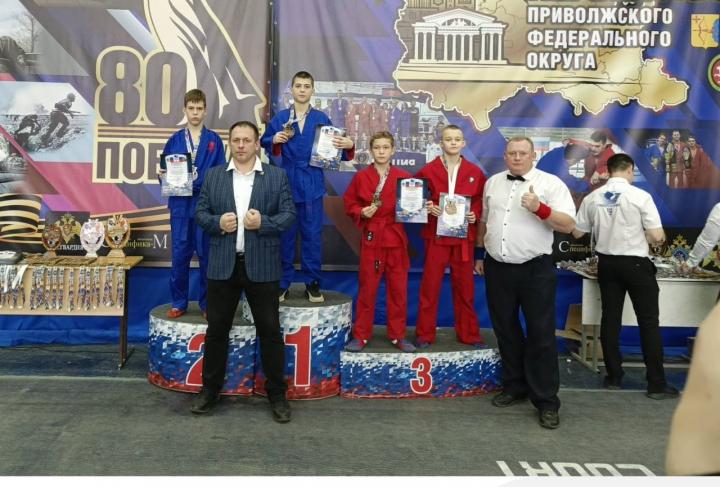 Саратовские спортсмены завоевали более 160 медалей на чемпионате и первенстве ПФО по универсальному бою