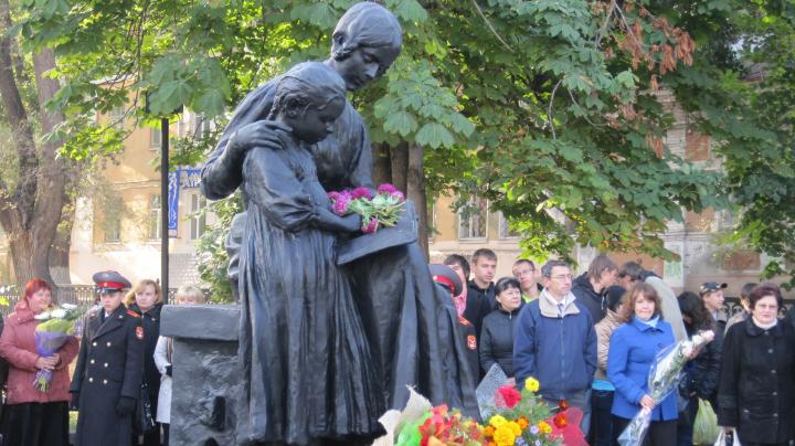 Женские лица города: памятники в Саратове, которые трогают до глубины души