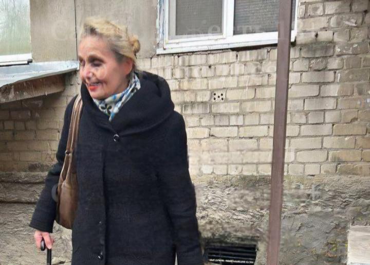 Неуравновешенная особа держит в страхе саратовских детей и взрослых