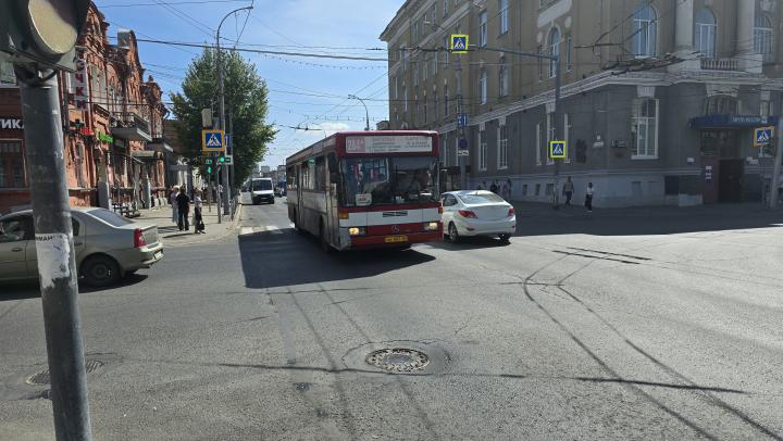 Ситуация с автобусом 284Б в Саратове накаляется: жители жалуются на многочасовые задержки