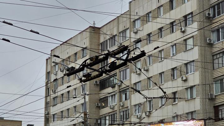 Троллейбусы встали: Саратов остался без «пятёрки» и «пятёрки с А»