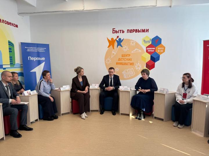 Максим Леонов познакомился с активистами Движения Первых 