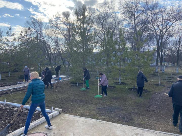 В Энгельсском районе продолжаются работы по благоустройству