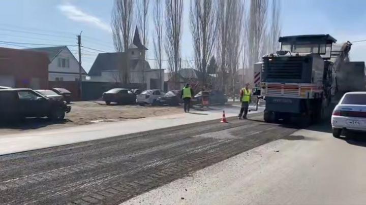 Ремонт дорог в Энгельсском районе: начаты работы на улице Весёлая и Волжском проспекте