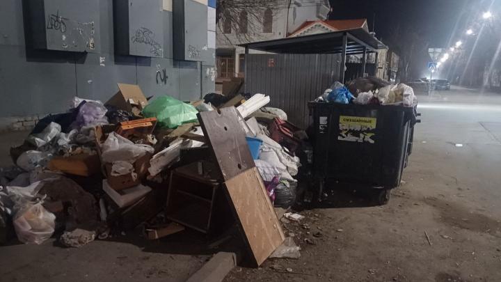 Мусорный коллапс в центре Саратова: жители жалуются на бездействие 