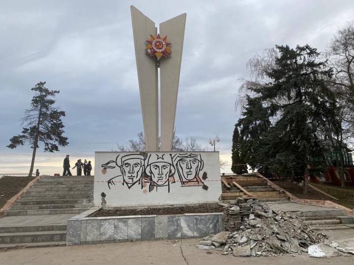 В Энгельсе восстанавливают мемориалы к годовщине Победы