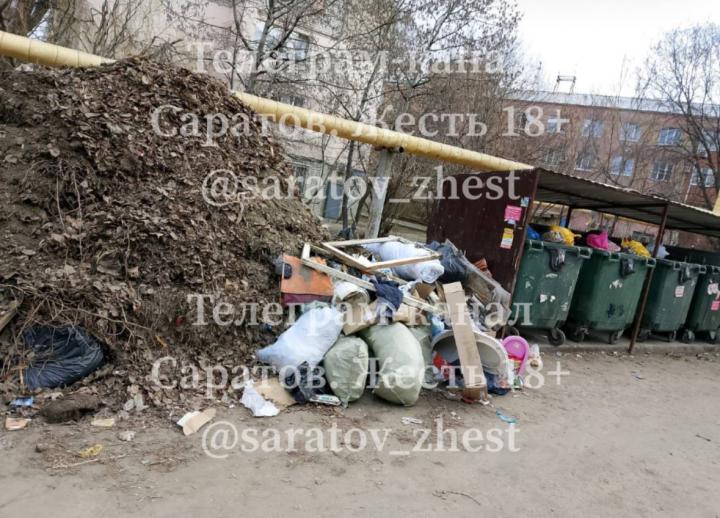 Мусорный апокалипсис в кировском районе: горы отходов в черте города