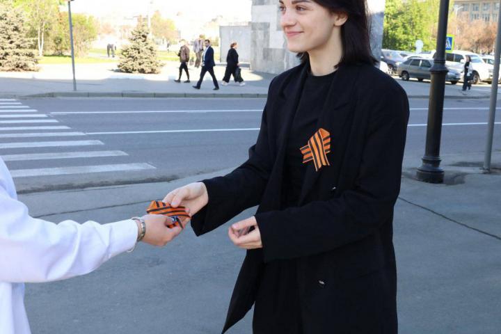 Георгиевская лента возвращается: Саратов присоединился к международной акции