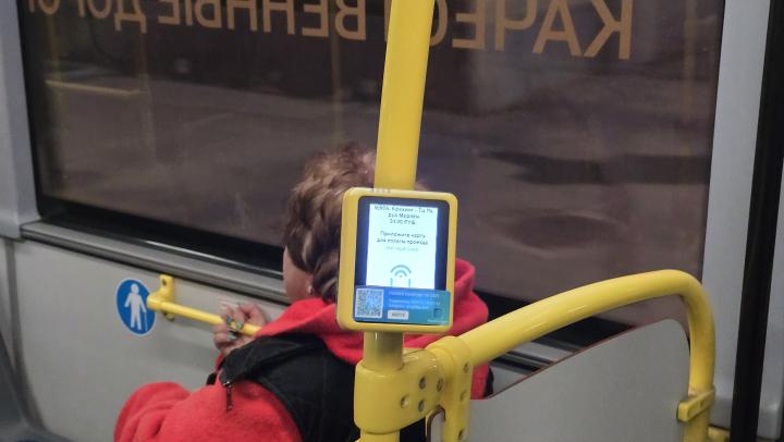QR-билеты вместо кондуктора: саратовские автобусы переходят на цифровые платежи 