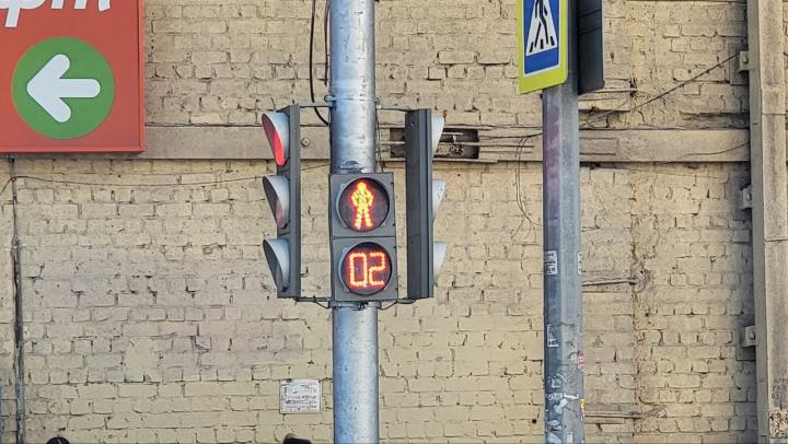 В Саратове светофор на Слонова и Разина отключат на день