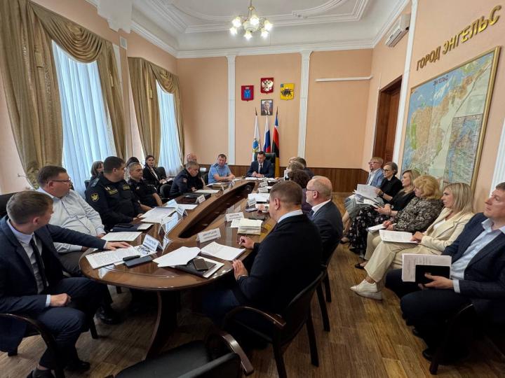 Власти Энгельса активизируют борьбу с незаконной торговлей и нарушениями ПДД