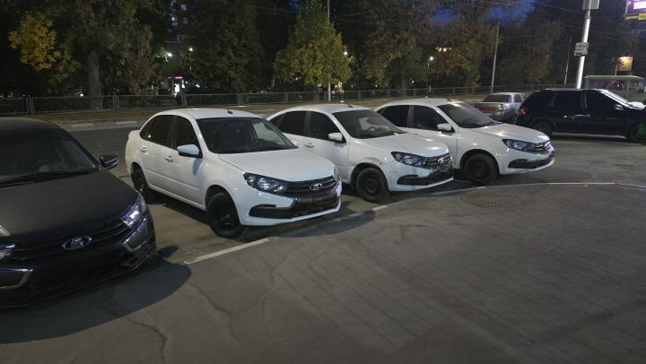 Lada и Haval вместо иномарок: в России утвердили список машин для такси 
