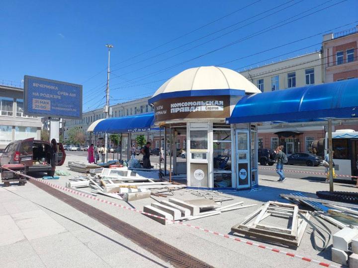 Ларьки у цирка уходят в прошлое: в Саратове начали демонтаж «страшных» конструкций 