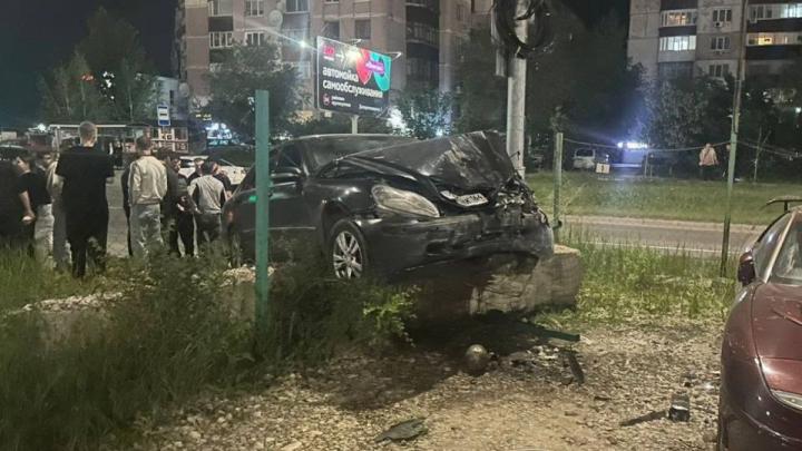Трое в больнице после столкновения «Гранты» и «Мерседеса» в Саратове