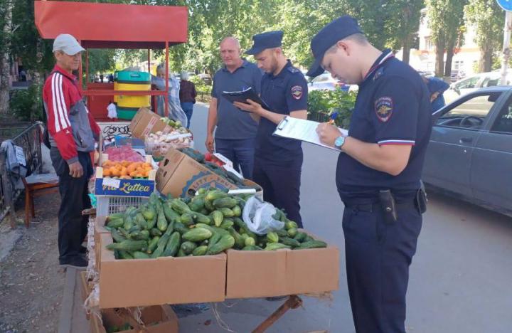 В Энгельсе пресечена несанкционированная торговля