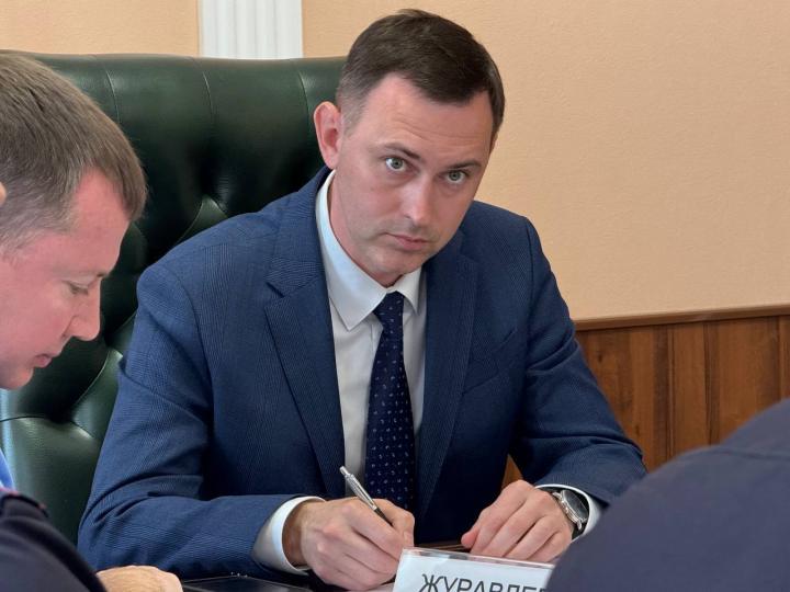 Максим Леонов будет лишать чиновников премии за неэффективность