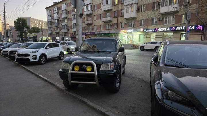 Toyota тайком вернулась? В России продают новые Camry и Land Cruiser