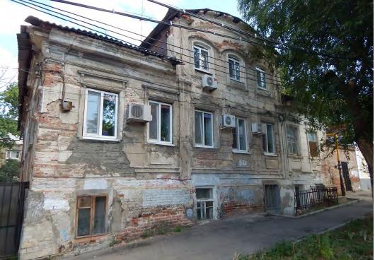 В Саратове признали аварийным уникальный дом с полукруглым мезонином  