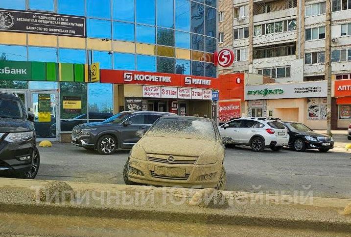 В Юбилейном автомобили залило грязью из-за работ 