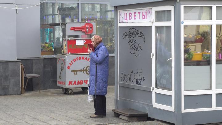 Мошенники обманули саратовскую 90-летнюю пенсионерку на 200 тысяч — полиция нашла курьера